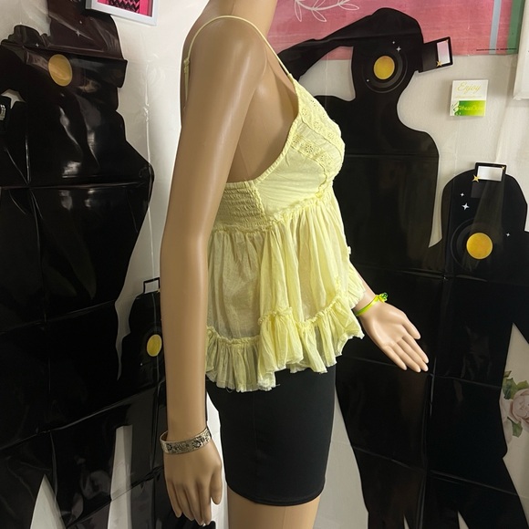 World Together Light Yellow Ruffle top - Picture 2 of 7